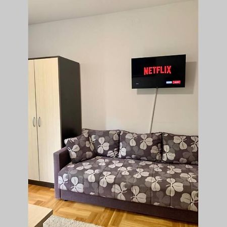 Renovated Cozy Studio 7 At Top Location - Available For Long Term Rentals โนวีซาด ภายนอก รูปภาพ