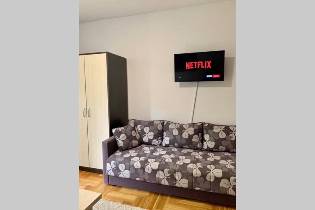 Renovated Cozy Studio 7 At Top Location - Available For Long Term Rentals โนวีซาด ภายนอก รูปภาพ